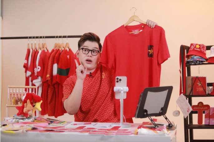 Long Chun, Ngọc Kem, Đan Chi khuấy động livestream “Fandom Yêu Nước - Tự hào hàng Việt”: Lan tỏa những sản phẩm rực rỡ tinh thần Việt, góp phần gửi trao yêu thương đến trẻ em- Ảnh 3.