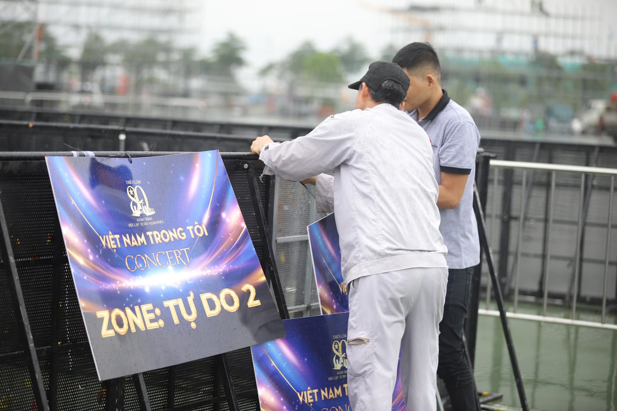 BTC concert quốc gia Việt Nam Trong Tôi thông báo 1 tin quan trọng, nghệ sĩ và khán giả đội mưa chuẩn bị trước giờ G- Ảnh 6.