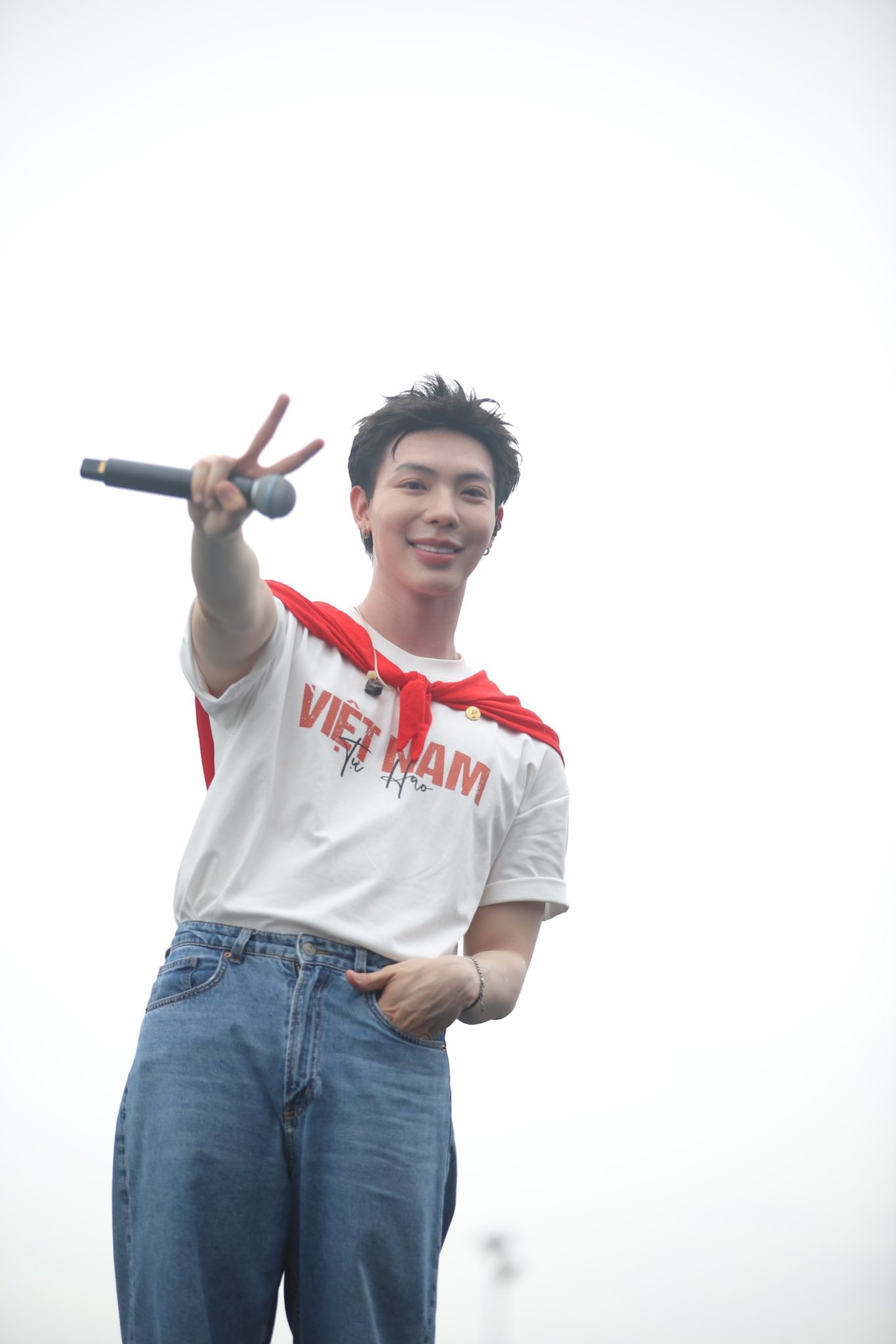 BTC concert quốc gia Việt Nam Trong Tôi thông báo 1 tin quan trọng, nghệ sĩ và khán giả đội mưa chuẩn bị trước giờ G- Ảnh 2.