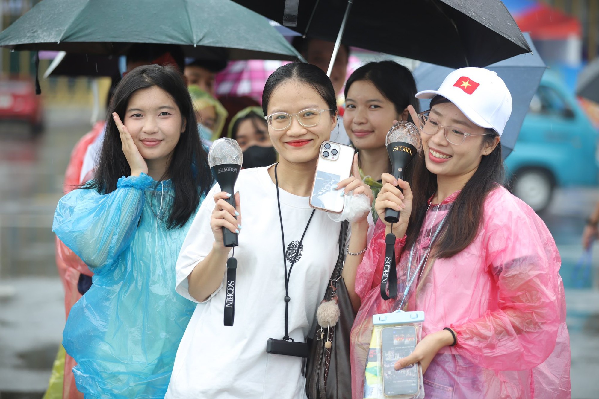 BTC concert quốc gia Việt Nam Trong Tôi thông báo 1 tin quan trọng, nghệ sĩ và khán giả đội mưa chuẩn bị trước giờ G- Ảnh 9.