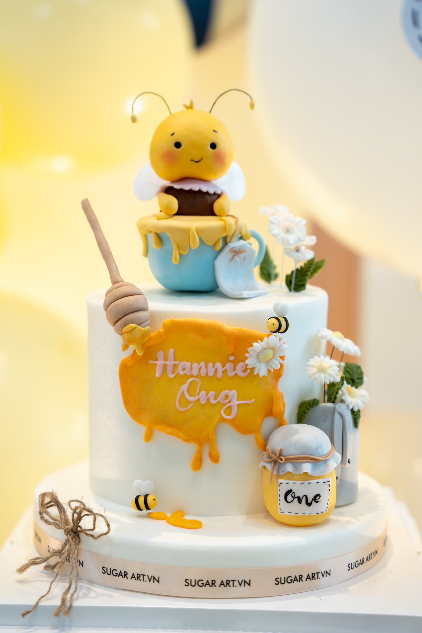 Công chúa út Hannie nhà Ông Cao Thắng tròn 1 tuổi mà tóc dài xinh chẳng kém gì chị Winnie: Sao mà mẹ Đông Nhi đẻ khéo quá vậy?- Ảnh 3.