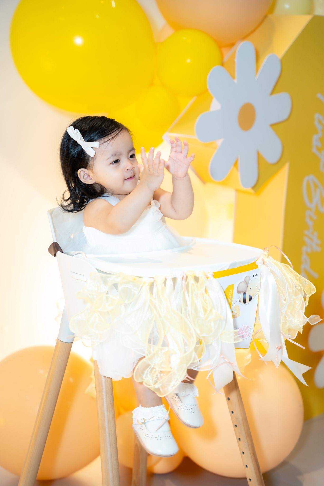 Công chúa út Hannie nhà Ông Cao Thắng tròn 1 tuổi mà tóc dài xinh chẳng kém gì chị Winnie: Sao mà mẹ Đông Nhi đẻ khéo quá vậy?- Ảnh 5.