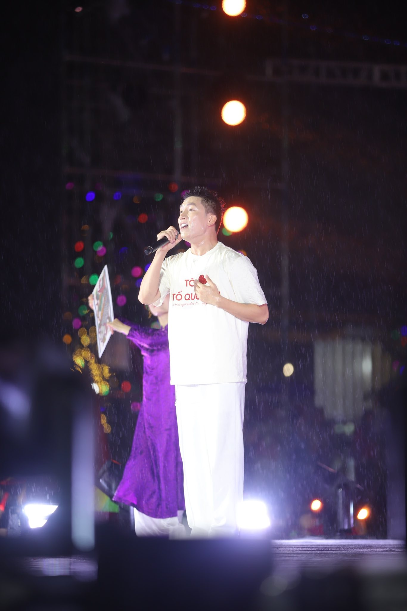 Hàng nghìn người đội mưa “đu” concert quốc gia- Ảnh 8.