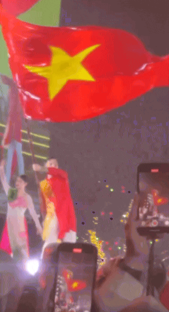 Hàng nghìn người đội mưa “đu” concert quốc gia- Ảnh 2.