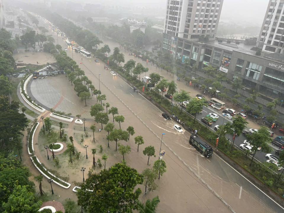 Khu nhà giàu Ciputra hễ mưa là ngập trong 