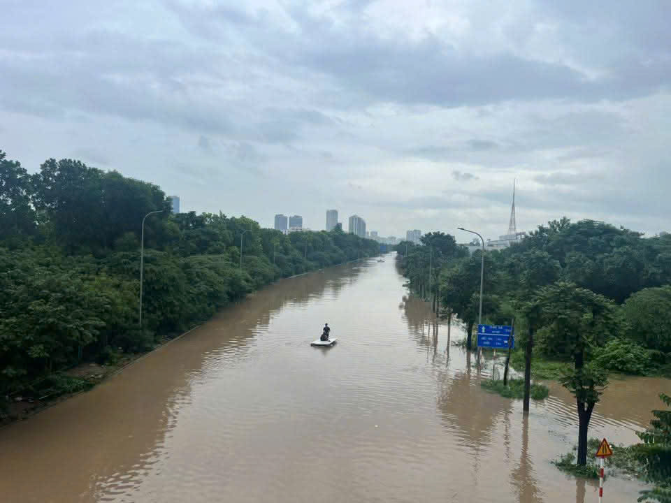 Lũ các sông đang dâng cao kèm mưa rất to, nhiều khu vực Hà Nội có thể ngập 1-3 ngày- Ảnh 1.