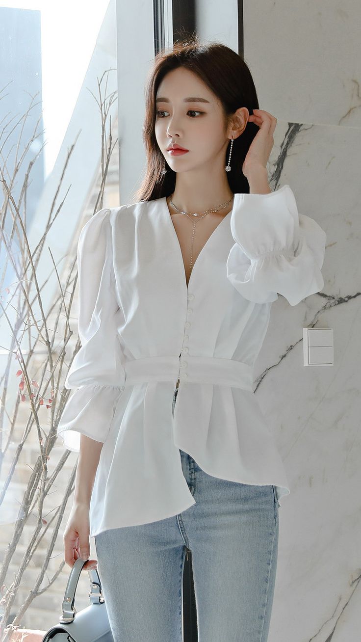 2 kiểu sơ mi trắng không mấy người còn mặc, nhất là phụ nữ sau 35- Ảnh 4.