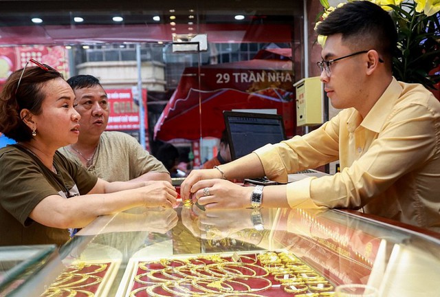 Quan trọng: Giao dịch mua - bán vàng trị giá trên 20 triệu đồng/ngày BẮT BUỘC PHẢI CHUYỂN KHOẢN!- Ảnh 1.