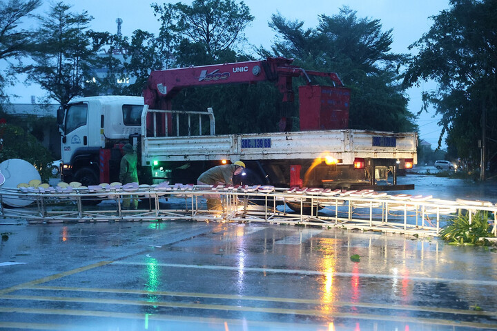 Hoàn lưu bão số 5 gây mưa lớn, Thủ tướng yêu cầu triệt để di dời dân vùng lũ- Ảnh 1.
