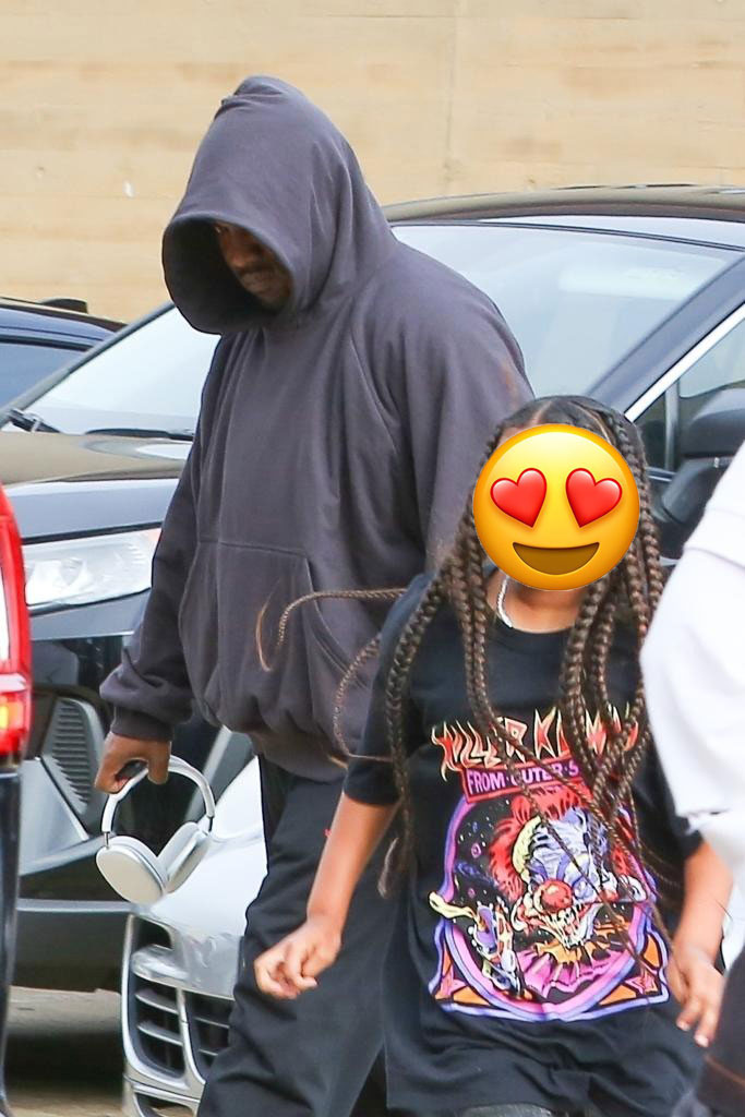 Kim Kardashian hứng 