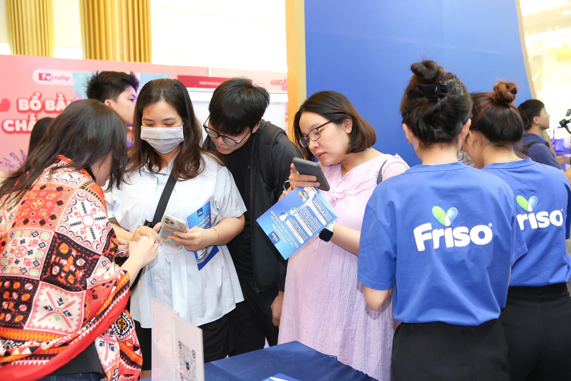 Hội thảo tiền sản AVAKids kết hợp Friso: Mở ra hành trình thai kỳ hạnh phúc cho hàng trăm mẹ bầu- Ảnh 2.