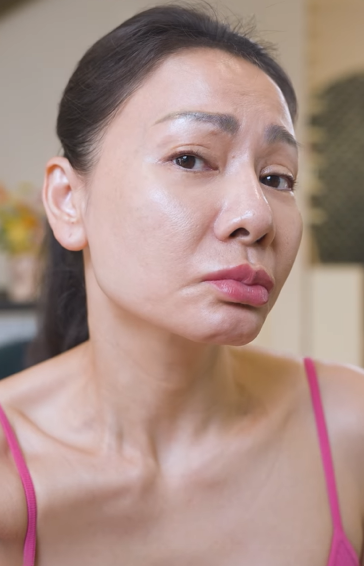 Ca sĩ Thu Minh ngày nào đã U50, làn da vẫn căng hồng, tràn đầy collagen, CĐM nghi ngờ can thiệp phẫu thuật thẩm mỹ?- Ảnh 2.