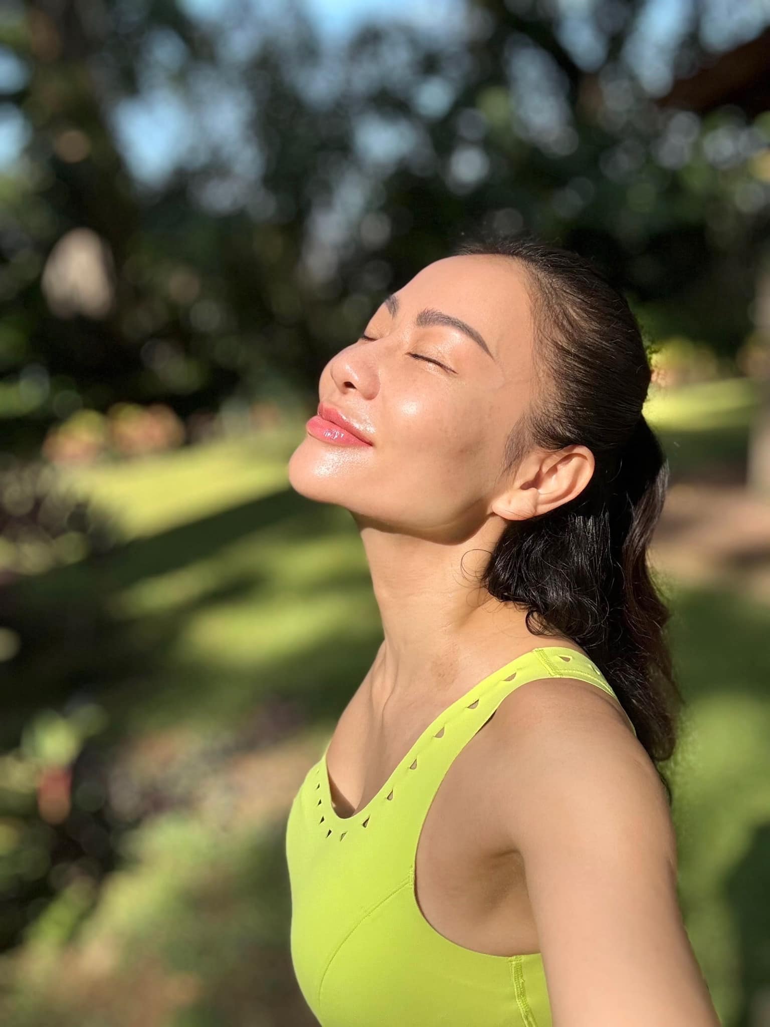 Ca sĩ Thu Minh ngày nào đã U50, làn da vẫn căng hồng, tràn đầy collagen, CĐM nghi ngờ can thiệp phẫu thuật thẩm mỹ?- Ảnh 9.
