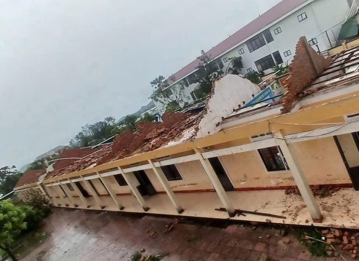 Hàng trăm cơ sở giáo dục ở miền Trung hoang tàn sau bão số 5- Ảnh 1.