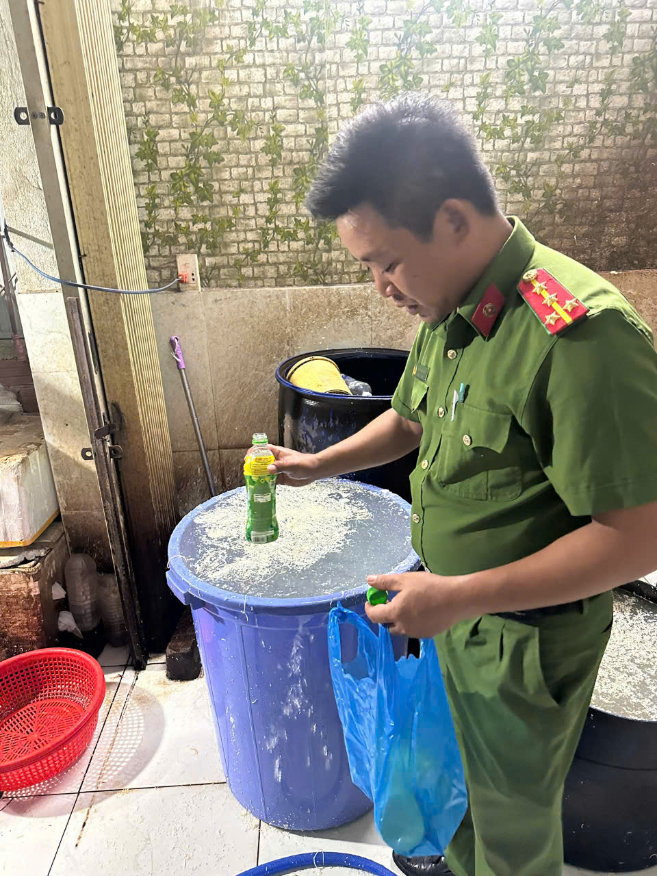 Phát hiện cơ sở dùng hóa chất sơ chế hoa chuối ở Đà Nẵng- Ảnh 1.