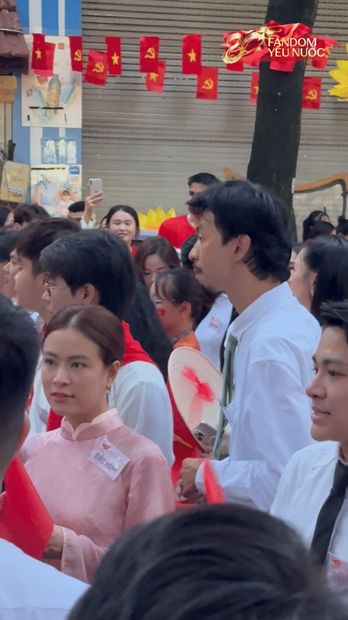 Hoàng Thùy Linh - Đen Vâu dính kè kè nhau, có phản ứng lạ hậu công khai- Ảnh 5. Hoàng Thùy Linh - Đen Vâu dính kè kè nhau, có phản ứng lạ hậu công khai- Ảnh 5.