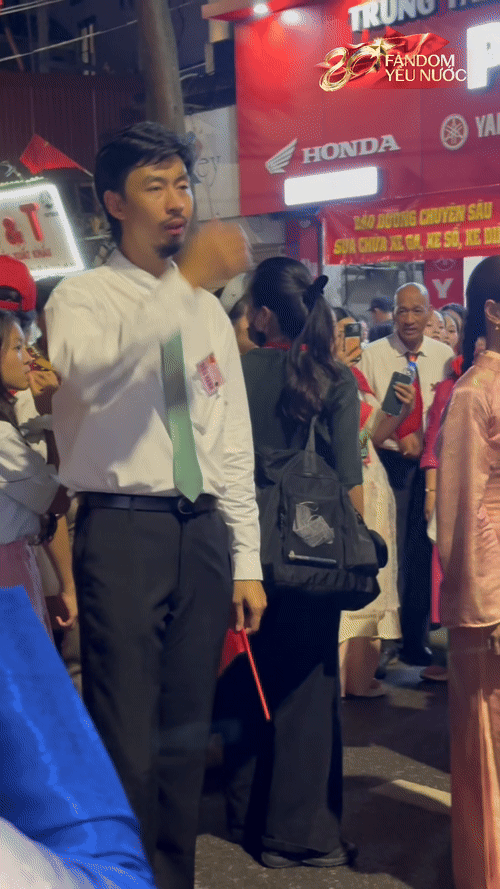 Hoàng Thùy Linh - Đen Vâu dính kè kè nhau, có phản ứng lạ hậu công khai- Ảnh 3. Hoàng Thùy Linh - Đen Vâu dính kè kè nhau, có phản ứng lạ hậu công khai- Ảnh 3.