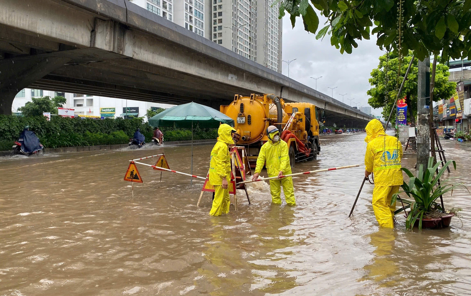 Mưa lớn ở Hà Nội bao giờ mới dứt?- Ảnh 1.