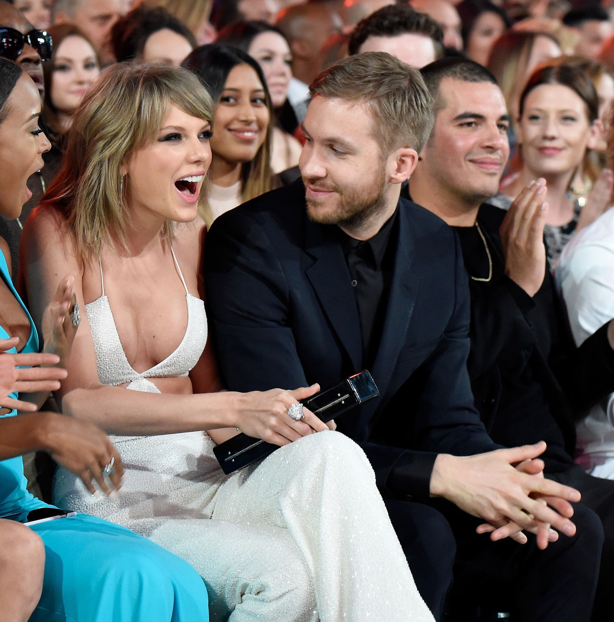 Taylor Swift có hơn chục anh tình cũ hạng A, tại sao cuối cùng lại cưới cầu thủ còn nghèo hơn mèo cưng của mình?- Ảnh 10. Taylor Swift có hơn chục anh tình cũ hạng A, tại sao cuối cùng lại cưới cầu thủ còn nghèo hơn mèo cưng của mình?- Ảnh 10.