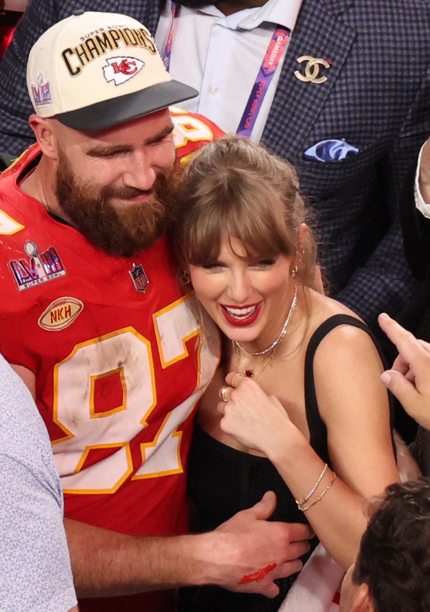 Taylor Swift có hơn chục anh tình cũ hạng A, tại sao cuối cùng lại cưới cầu thủ còn nghèo hơn mèo cưng của mình?- Ảnh 19. Taylor Swift có hơn chục anh tình cũ hạng A, tại sao cuối cùng lại cưới cầu thủ còn nghèo hơn mèo cưng của mình?- Ảnh 19.