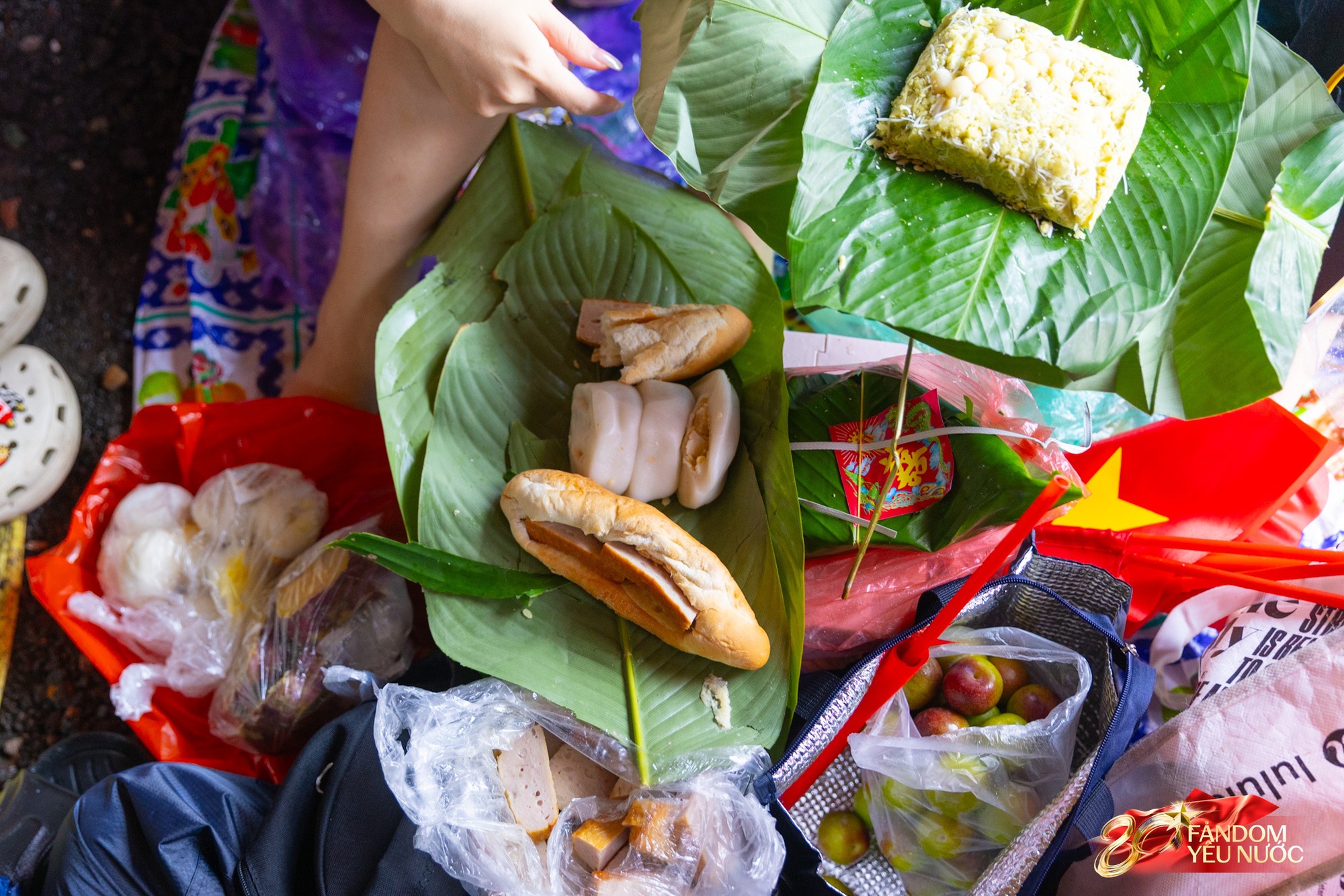 Rộn ràng ăn uống tại các điểm 