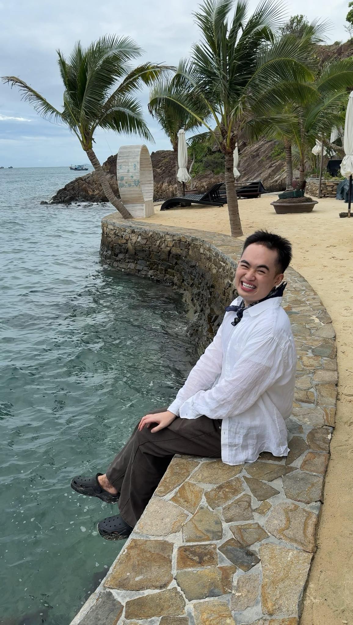Tina Thảo Thi bị viêm mao mạch hoại tử: "Mỗi lần phát bệnh không đi lại được..."- Ảnh 2.