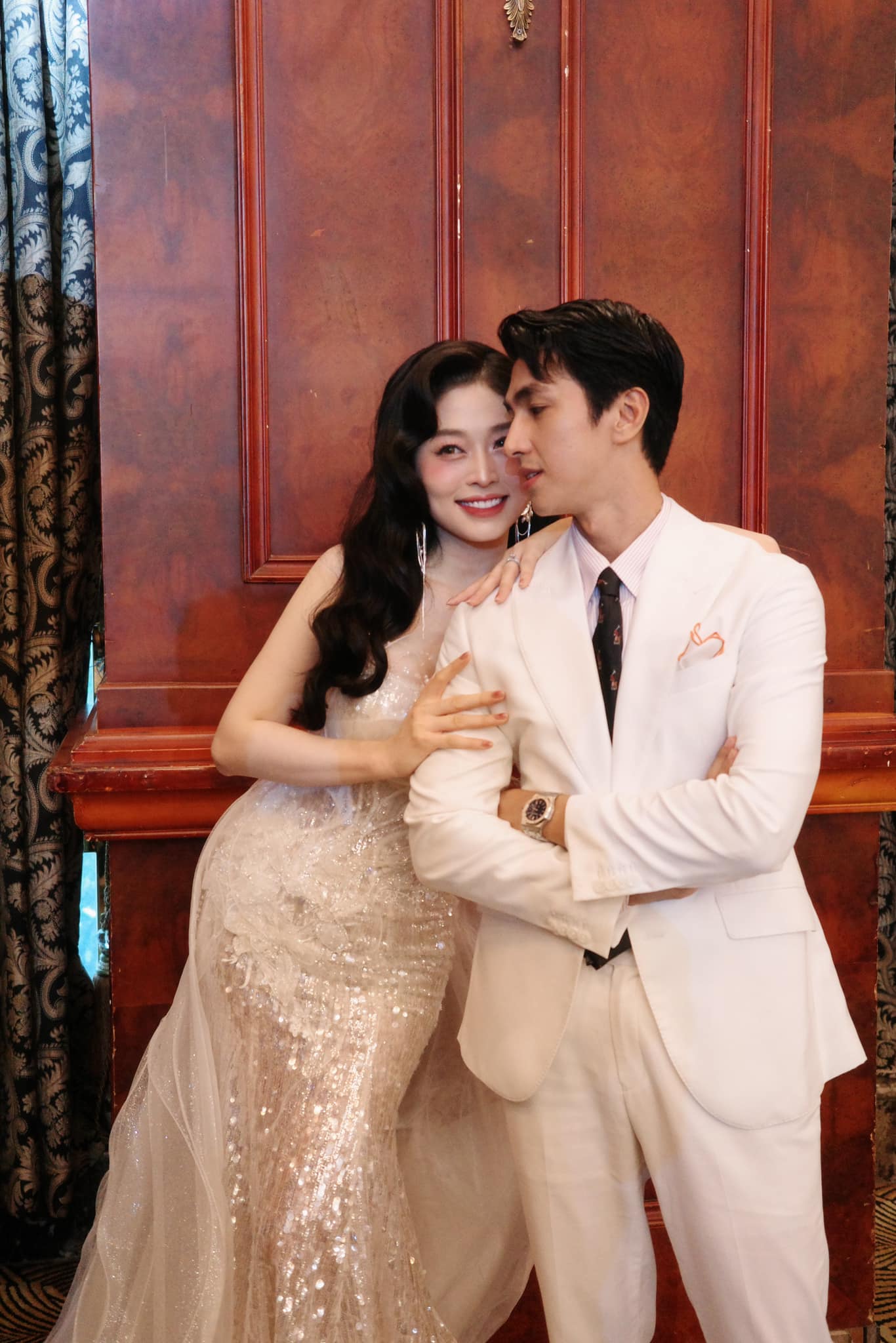 Chuyện gì đang xảy ra khiến Á hậu Phương Nga khóc nức nở còn Bình An thì bất lực?- Ảnh 4. Chuyện gì đang xảy ra khiến Á hậu Phương Nga khóc nức nở còn Bình An thì bất lực?- Ảnh 4.
