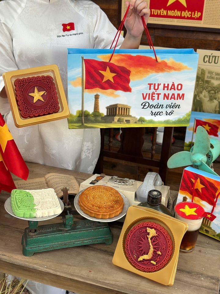 Bánh trung thu hình quốc kỳ và bản đồ Việt Nam 'sốt xình xịch' dịp 2/9- Ảnh 5.