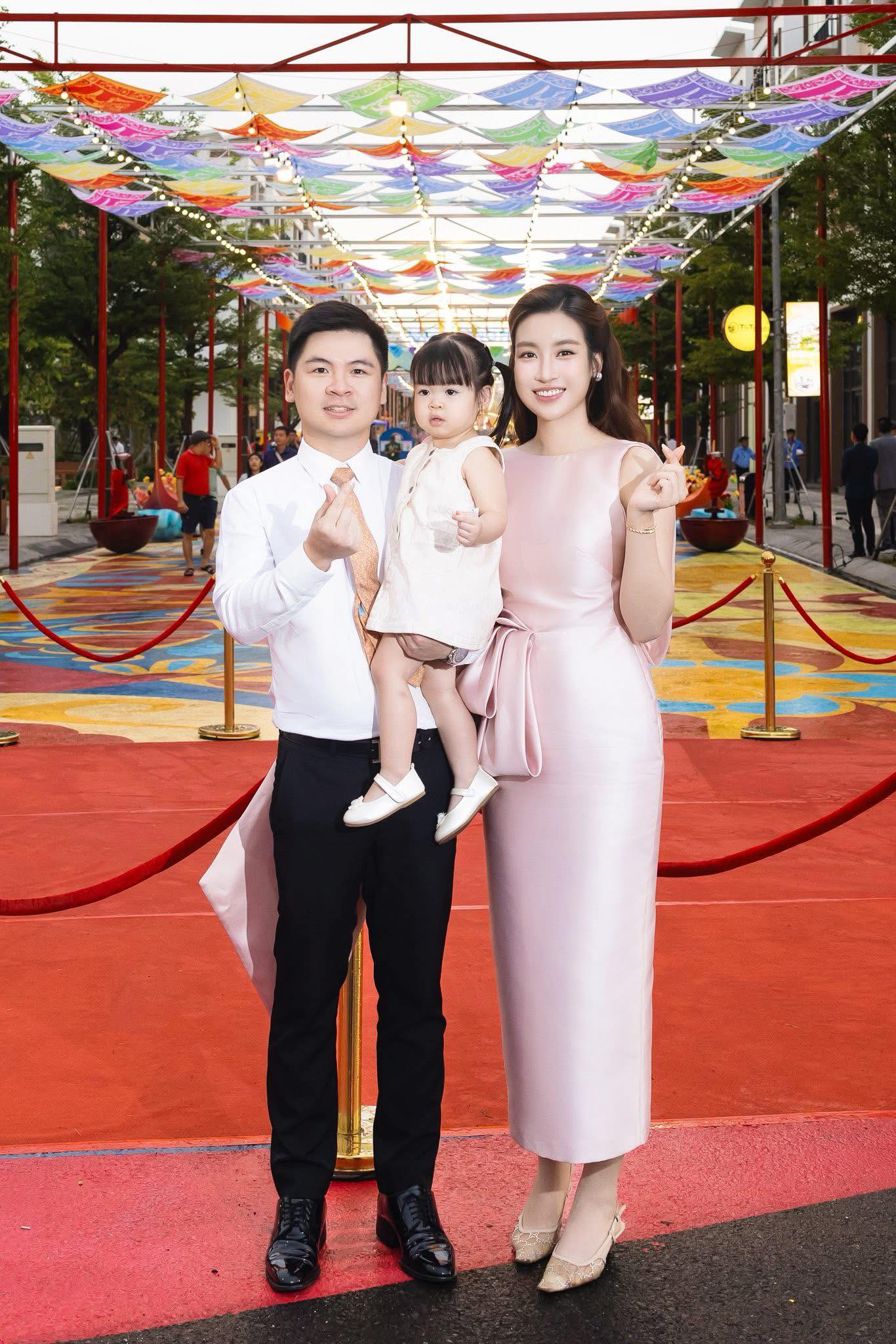 Con gái Hoa hậu Đỗ Mỹ Linh đích thị 