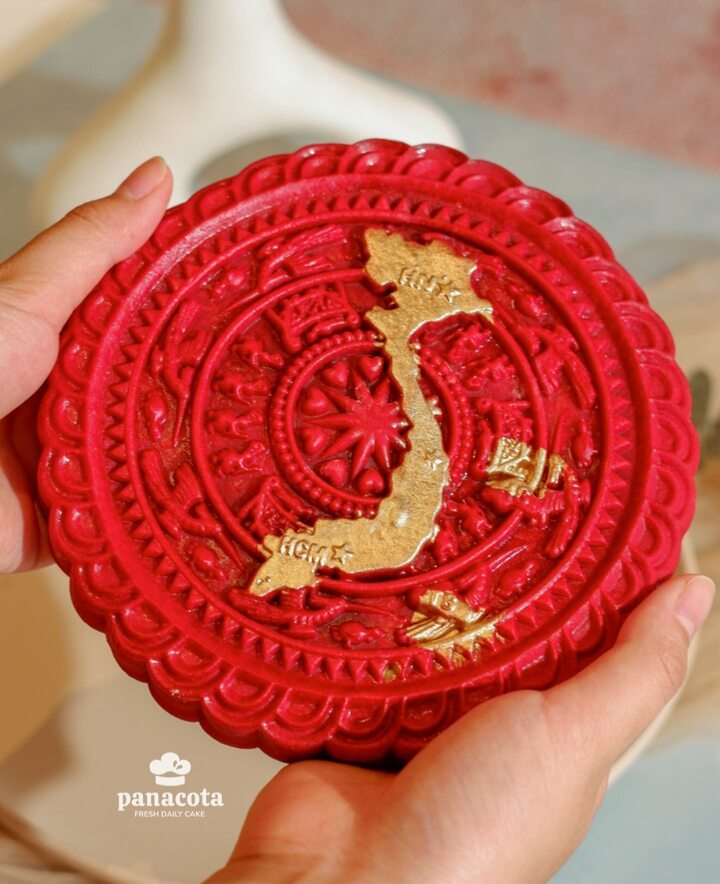 Bánh trung thu hình quốc kỳ và bản đồ Việt Nam 'sốt xình xịch' dịp 2/9- Ảnh 2.