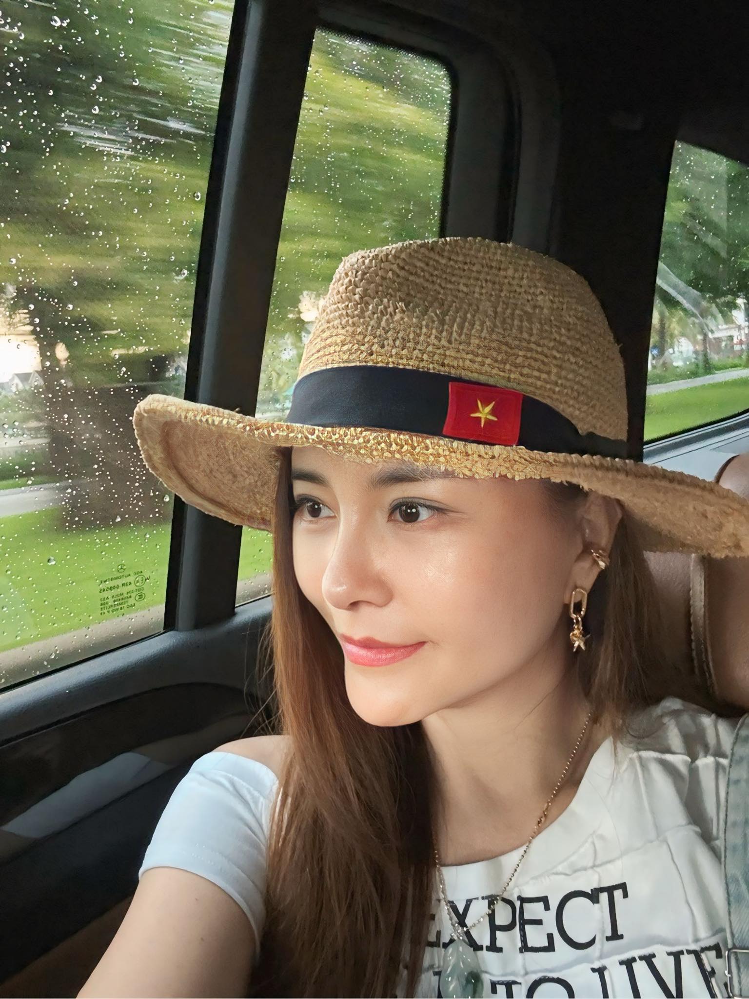 Diễn viên Kim Oanh để lộ chiếc cằm dài ngoằng lạ lẫm hậu 