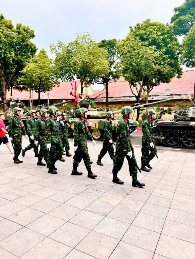 Nơi được mệnh danh ở vị trí độc nhất, "có 1-0-2" để xem diễu binh 2/9: Đại lý báo giá phòng gây bất ngờ!- Ảnh 2.