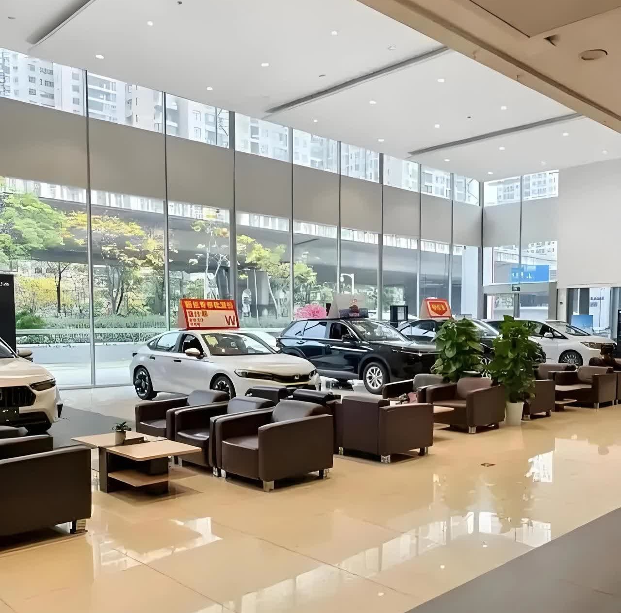 Bỏ 442 triệu đồng mua ô tô, lúc hỏng pin thay hết 368 triệu đồng nhưng bảo hiểm từ chối chi trả, tòa tuyên bố: “Công ty bảo hiểm không sai”