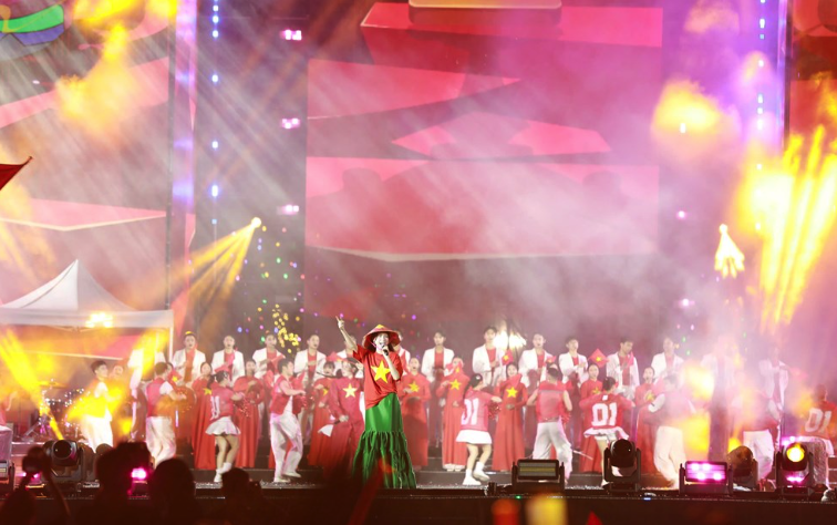 Concert Việt Nam Trong Tôi quyên góp 4,2 tỉ đồng ủng hộ đồng bào miền Trung bị ảnh hưởng bão số 5- Ảnh 1.
