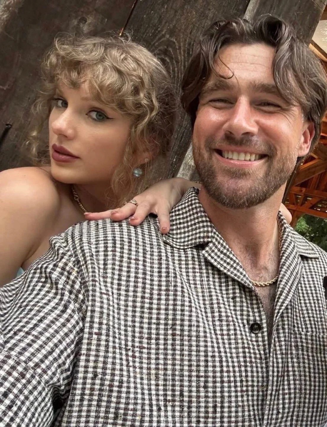 Hợp đồng tiền hôn nhân của Taylor Swift - Travis Kelce: Cầu thủ 1m96 chịu thiệt ký thỏa thuận 