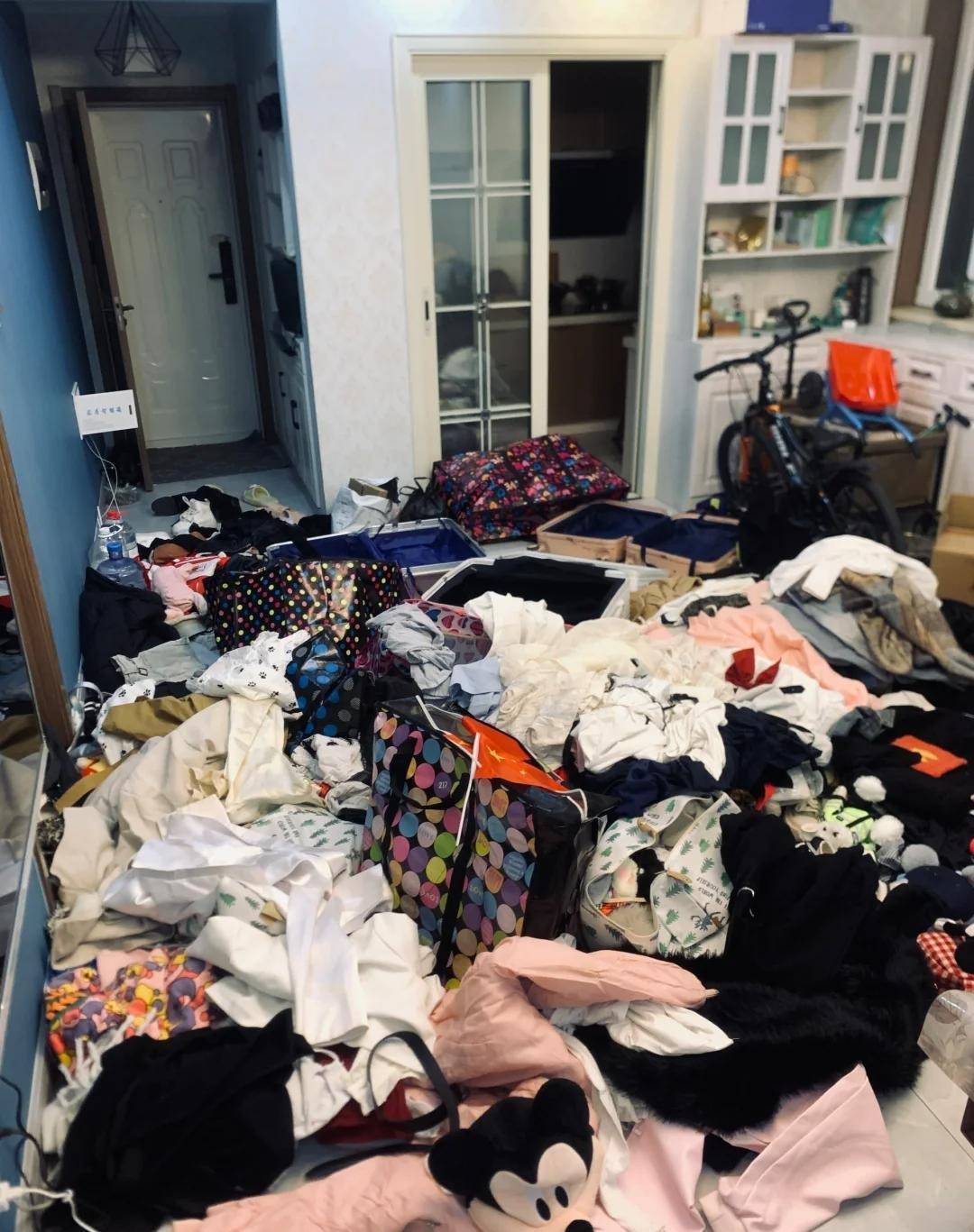 Người giàu xem 6 loại quần áo này như rác, thẳng tay vứt bỏ chẳng ngoái đầu- Ảnh 4. Người giàu xem 6 loại quần áo này như rác, thẳng tay vứt bỏ chẳng ngoái đầu- Ảnh 4.