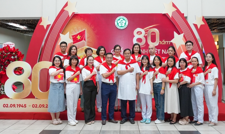 Biến lều y tế thành ‘bệnh viện thu nhỏ’, huy động 100% quân số cho A80- Ảnh 1.