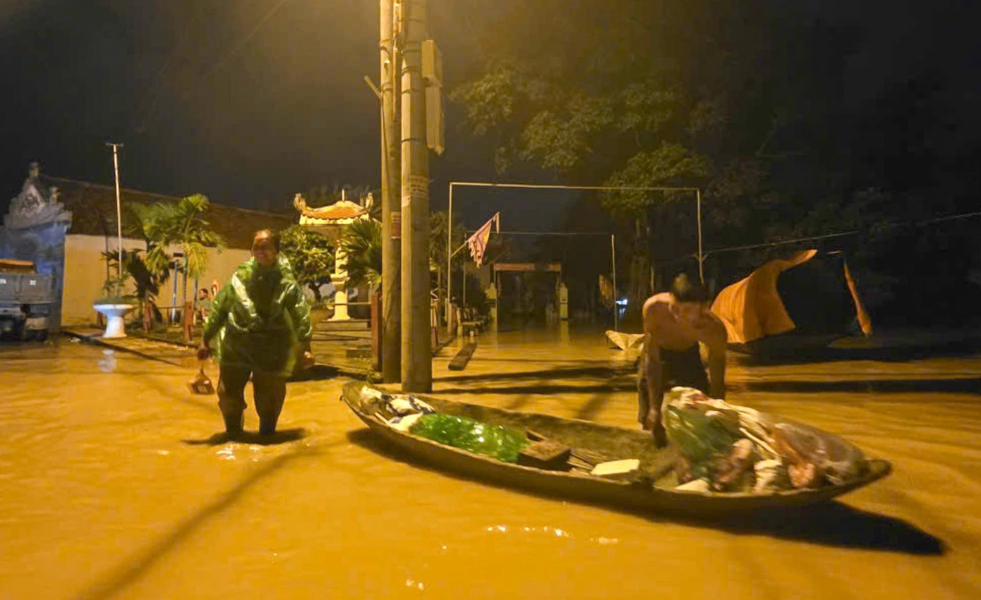 Hà Nội: Hàng trăm hộ chạy lũ trong đêm- Ảnh 1.