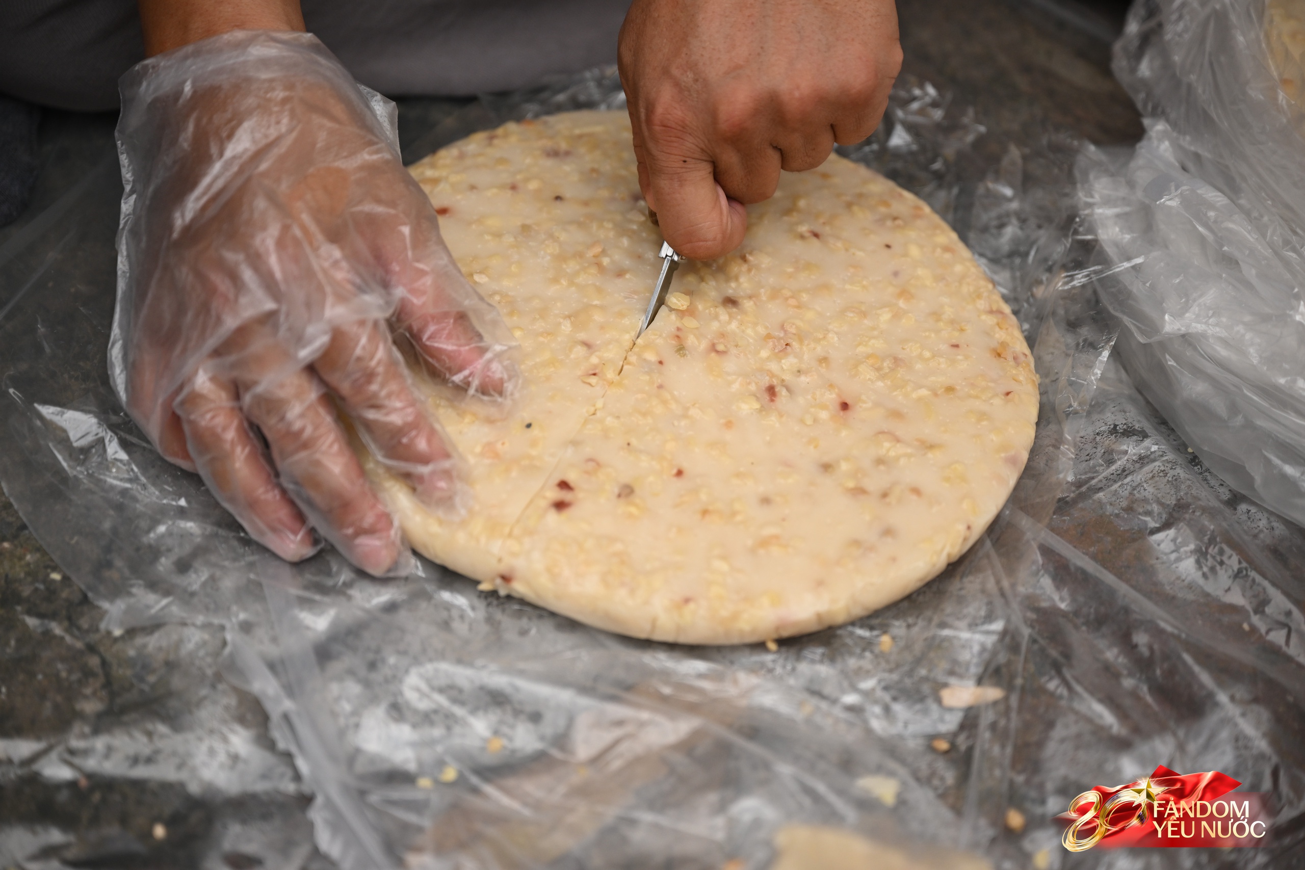 C&aacute;c khối diễu binh diễu h&agrave;nh tươi cười vẫy tay ch&agrave;o người d&acirc;n tr&ecirc;n đường di chuyển về Quảng trường Ba Đ&igrave;nh- Ảnh 6.