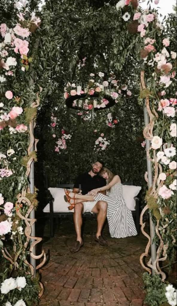 Taylor Swift cưới gấp để “chạy bầu”?- Ảnh 2. Taylor Swift cưới gấp để “chạy bầu”?- Ảnh 2.