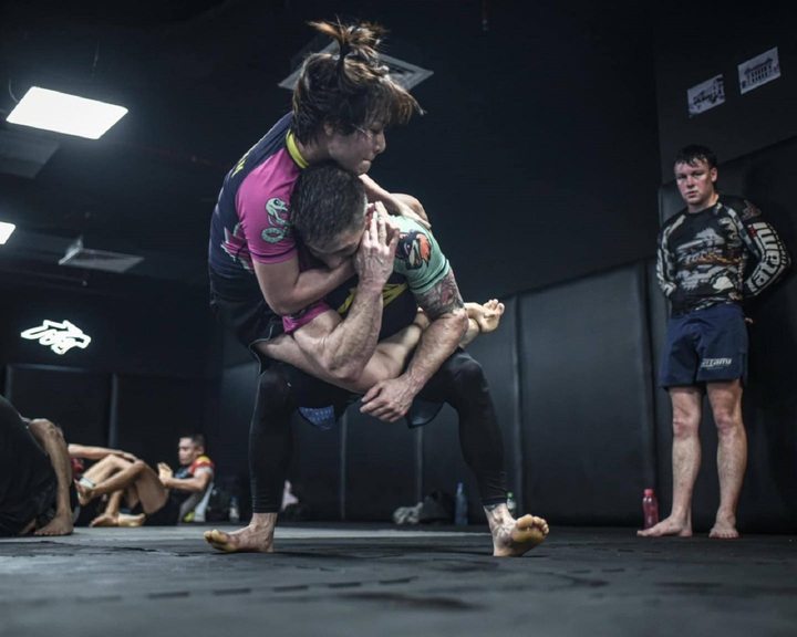 Cận cảnh buổi tập của cô gái văn phòng Hoàng Hằng dùng MMA hạ kẻ xăm trổ bắt nạt- Ảnh 1.