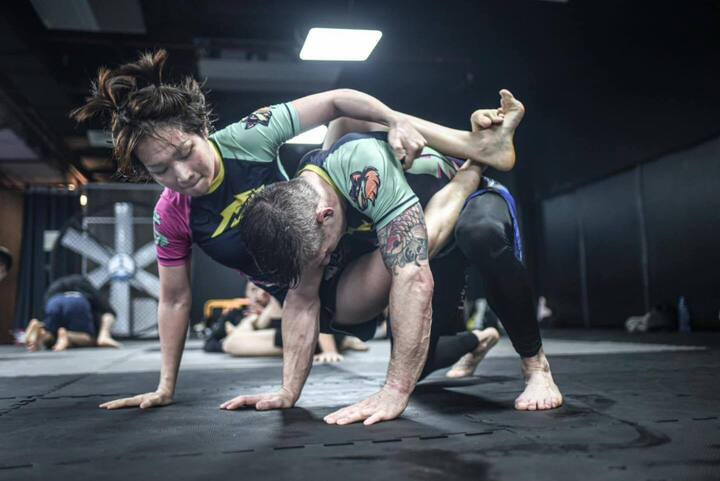 Cận cảnh buổi tập của cô gái văn phòng Hoàng Hằng dùng MMA hạ kẻ xăm trổ bắt nạt- Ảnh 4.