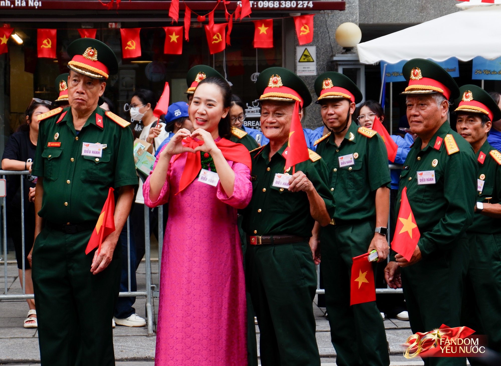 Dàn sao tại buổi sơ duyệt Đại lễ 2/9: Đen Vâu - Hoàng Thùy Linh chung khung hình, Tiểu Vy - Lương Thùy Linh rạng rỡ qua camera thường- Ảnh 16.