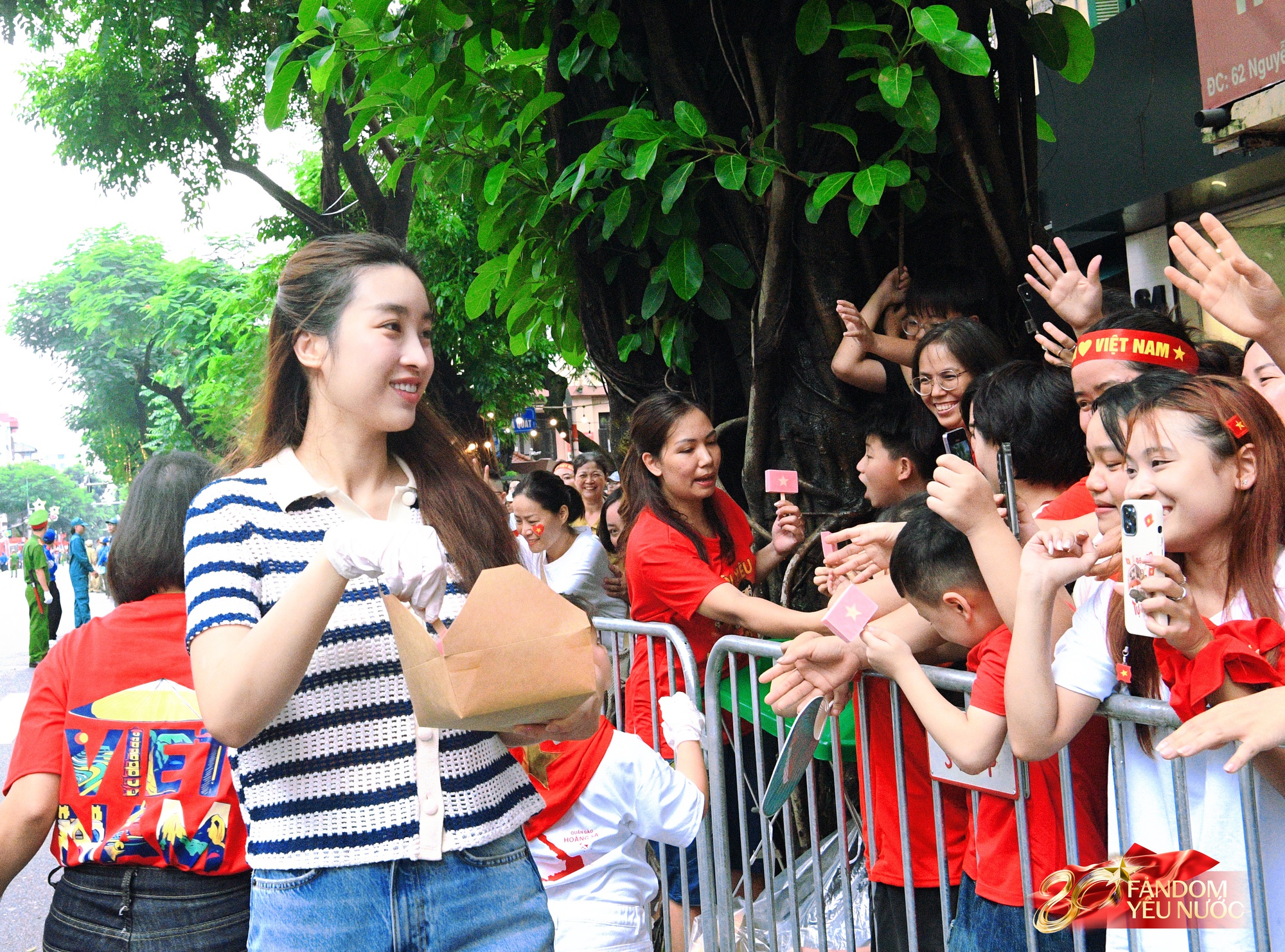 Dàn sao tại buổi sơ duyệt Đại lễ 2/9: Đen Vâu - Hoàng Thùy Linh chung khung hình, Tiểu Vy - Lương Thùy Linh rạng rỡ qua camera thường- Ảnh 13.