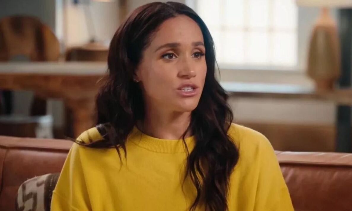 Meghan Markle tiết lộ sự gượng ép khi còn trong Hoàng gia: “Luôn phải mặc quần tất màu nude”- Ảnh 1.