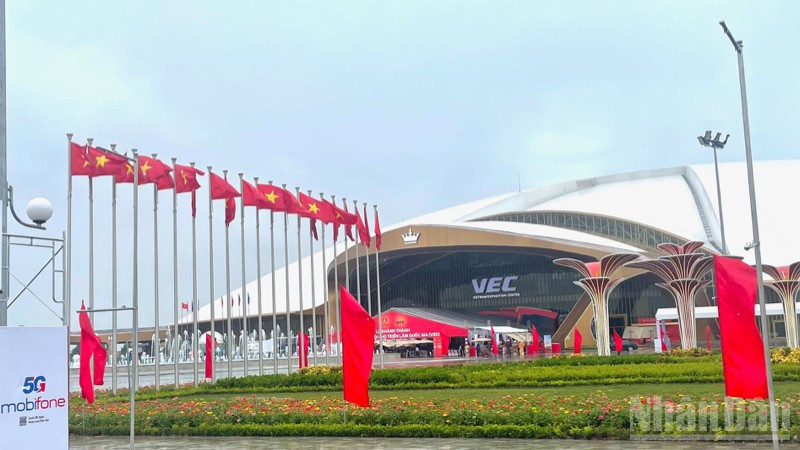 Triển lãm 95 Năm Cờ Đảng Soi Đường tái hiện từng mốc son chói lọi của Đảng Cộng sản Việt Nam- Ảnh 1.