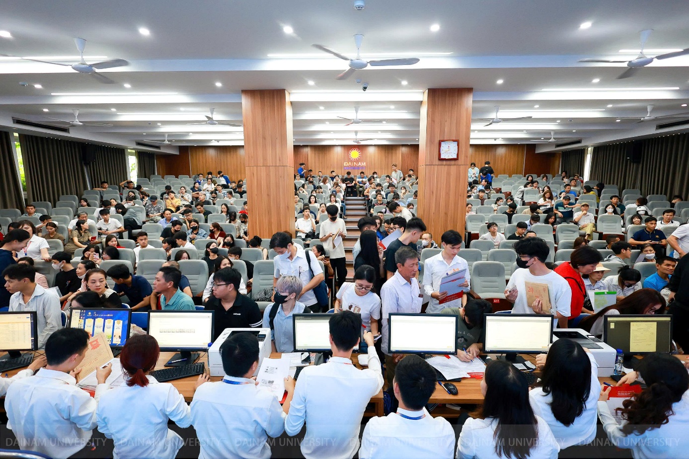 Cơ hội vàng cho 2k7: Đại học Đại Nam xét tuyển bổ sung 42 ngành học hấp dẫn- Ảnh 1.