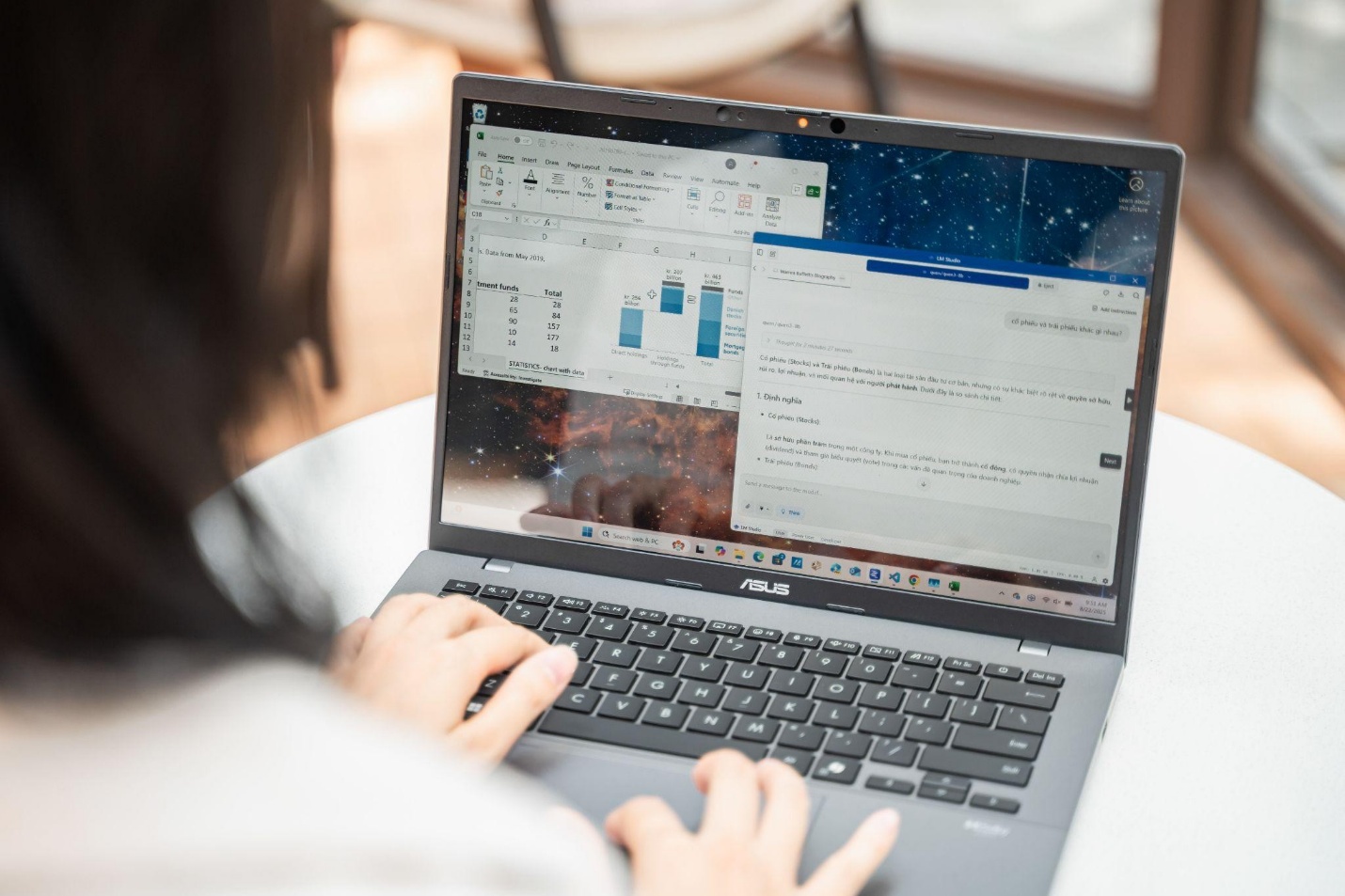 Tân sinh viên mua laptop này thì chuẩn bài: Pin lâu, mỏng nhẹ, lại có cả “ChatGPT” chạy offline- Ảnh 4.