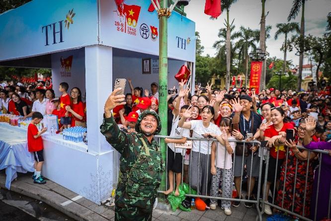 Những khoảnh khắc hạnh phúc của hòa bình tại tổng hợp luyện A80- Ảnh 6.