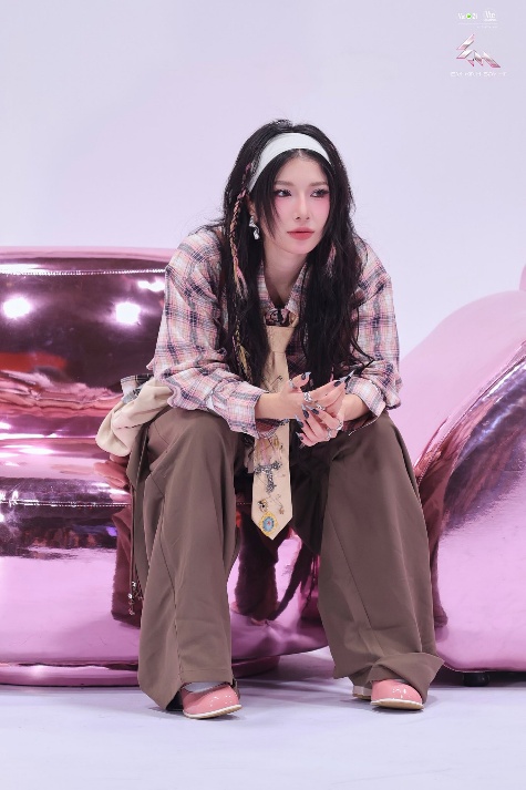 Lên outfit đi runway Em Xinh 